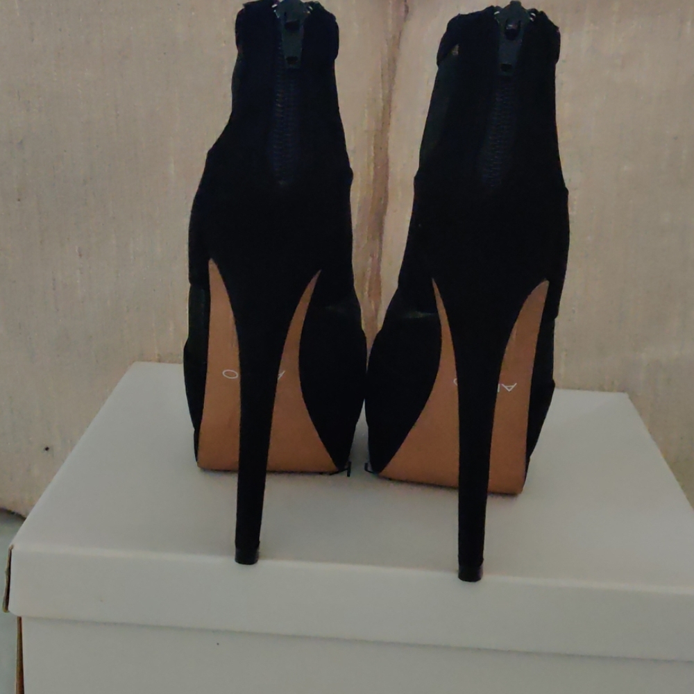 Shose - Picture 3 of 4